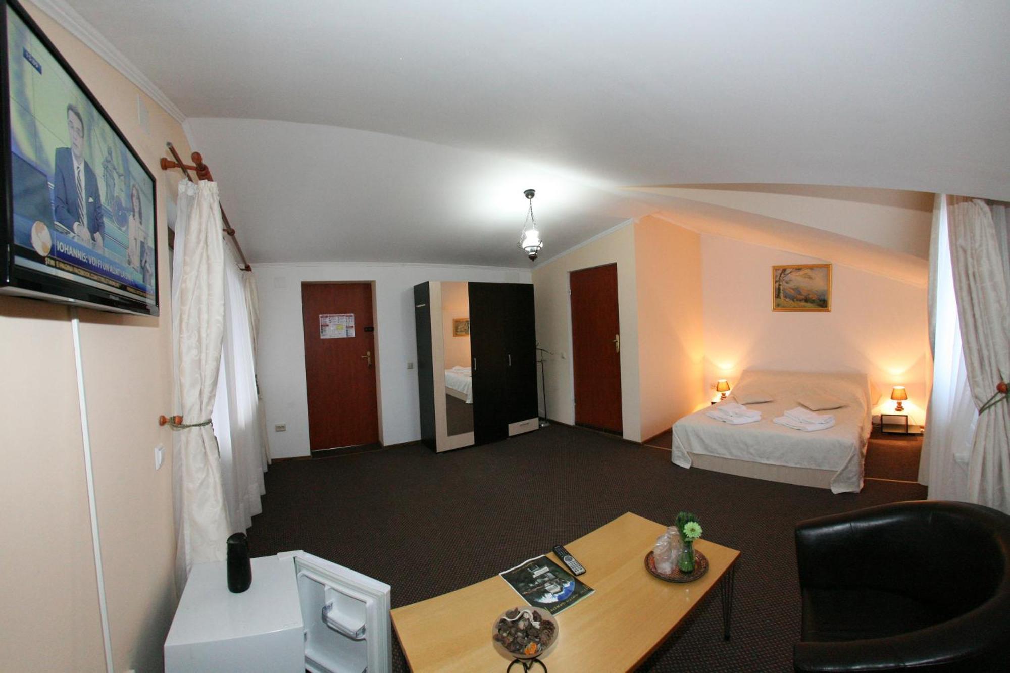 New Aosta Garden Hotel Sinaia Room photo