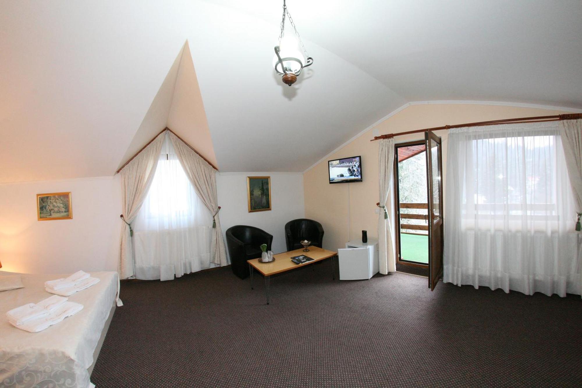 New Aosta Garden Hotel Sinaia Room photo